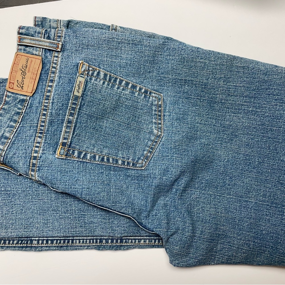 Women’s Levi Jeans Misses 16 M